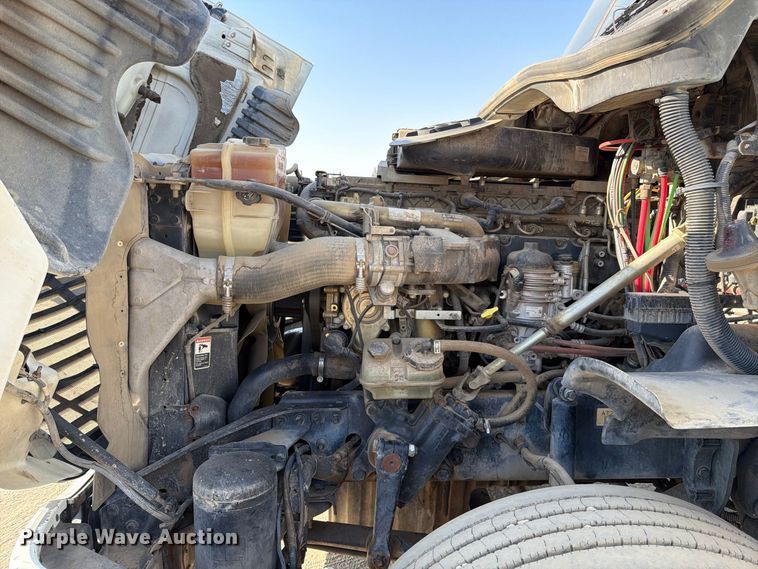 image for item EP3058 2010 Freightliner Cascadia semi truck