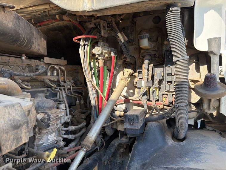 image for item EP3058 2010 Freightliner Cascadia semi truck
