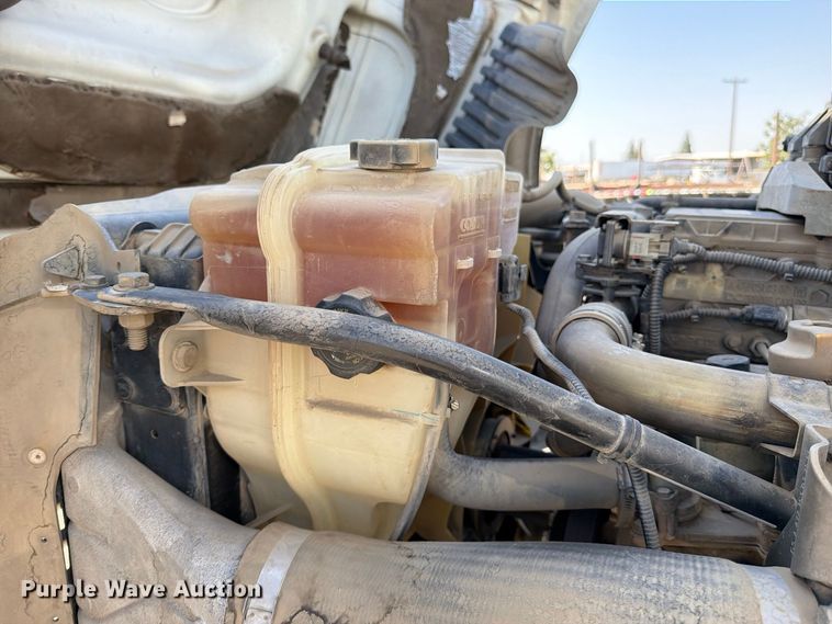 image for item EP3058 2010 Freightliner Cascadia semi truck