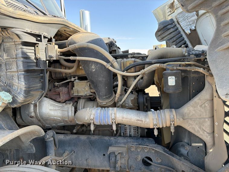 image for item EP3058 2010 Freightliner Cascadia semi truck