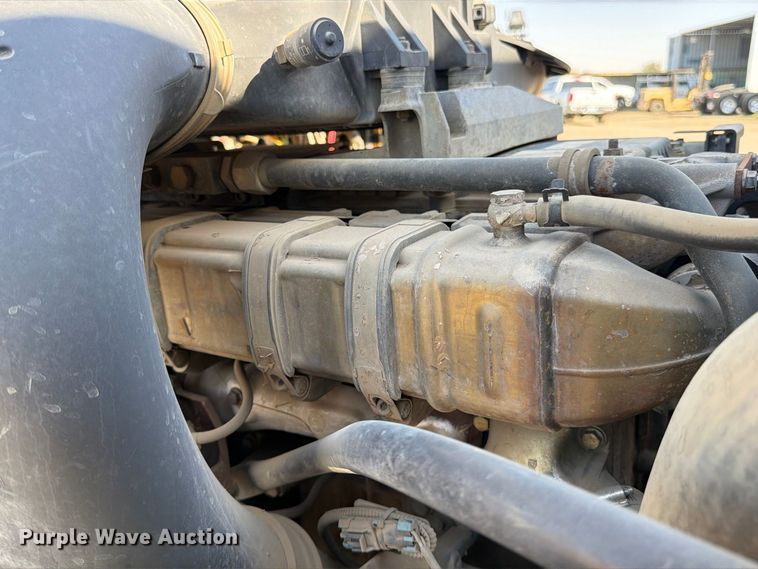 image for item EP3058 2010 Freightliner Cascadia semi truck