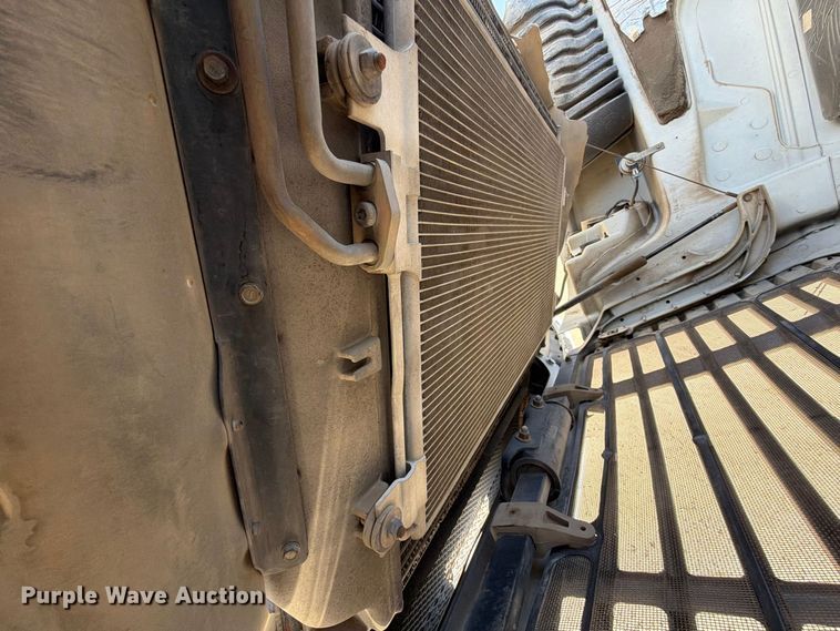 image for item EP3058 2010 Freightliner Cascadia semi truck