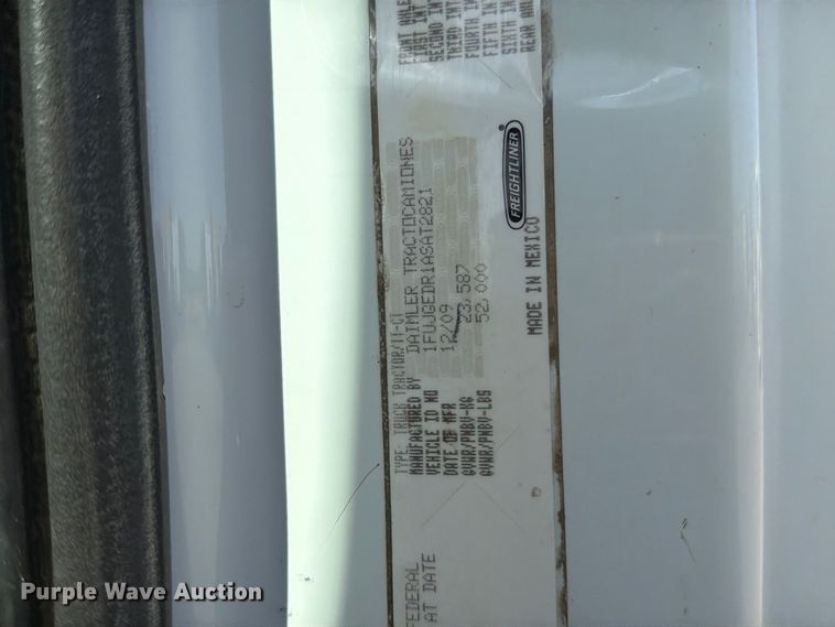 image for item EP3058 2010 Freightliner Cascadia semi truck