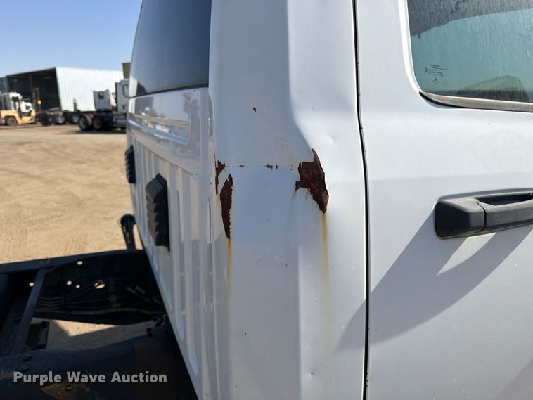 image for item EP3060 2014 RAM 5500 truck cab and chassis