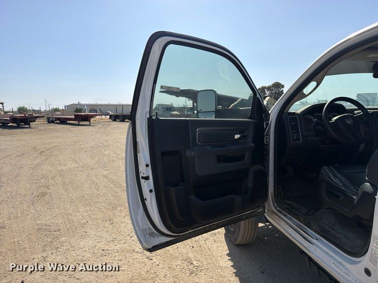 image for item EP3060 2014 RAM 5500 truck cab and chassis
