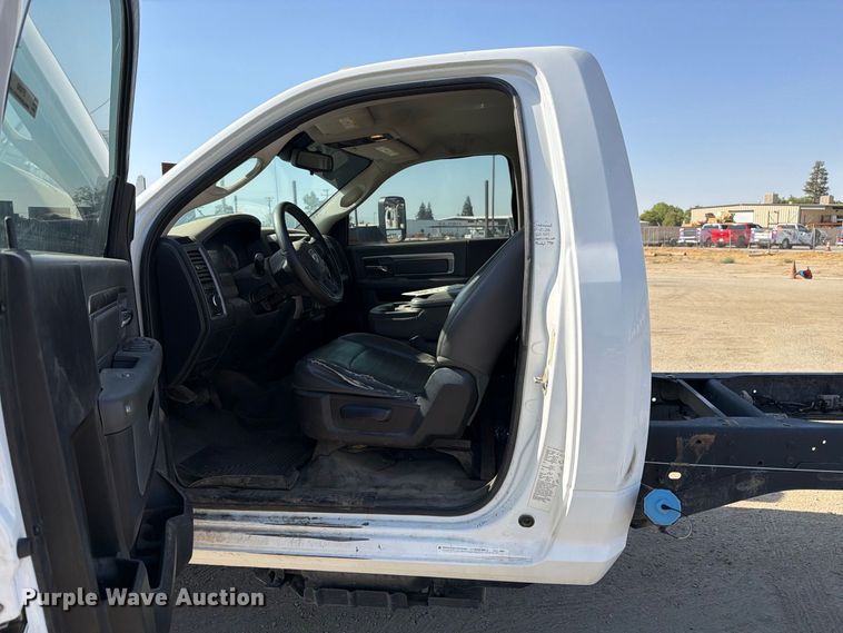 image for item EP3060 2014 RAM 5500 truck cab and chassis