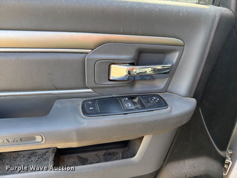 image for item EP3060 2014 RAM 5500 truck cab and chassis