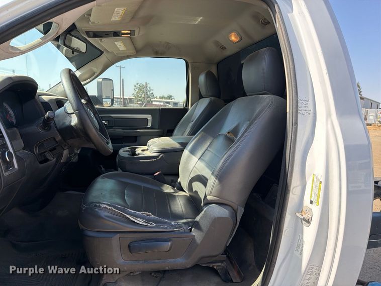 image for item EP3060 2014 RAM 5500 truck cab and chassis