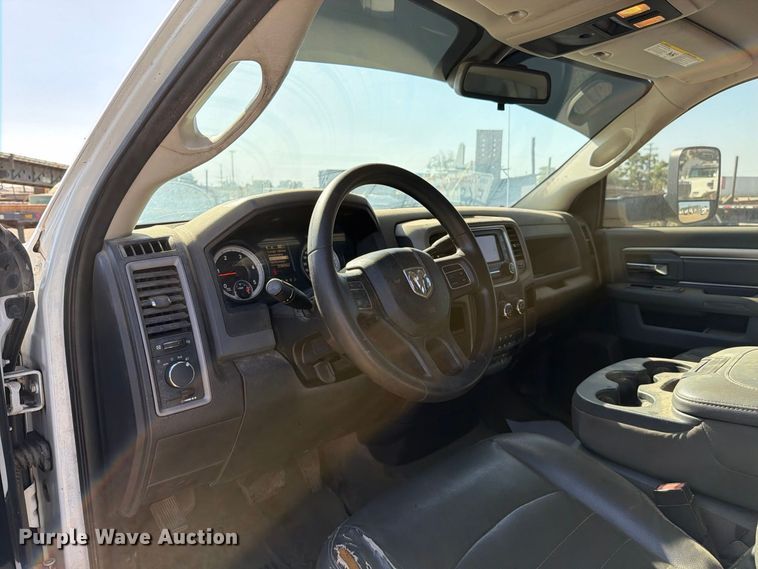 image for item EP3060 2014 RAM 5500 truck cab and chassis