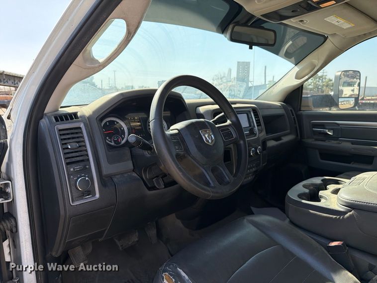 image for item EP3060 2014 RAM 5500 truck cab and chassis