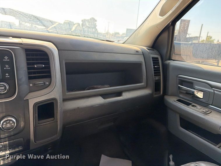 image for item EP3060 2014 RAM 5500 truck cab and chassis