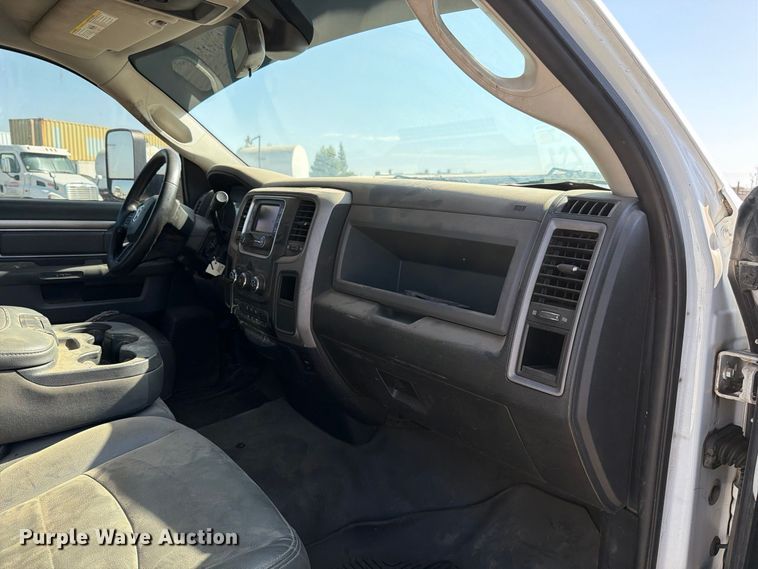 image for item EP3060 2014 RAM 5500 truck cab and chassis