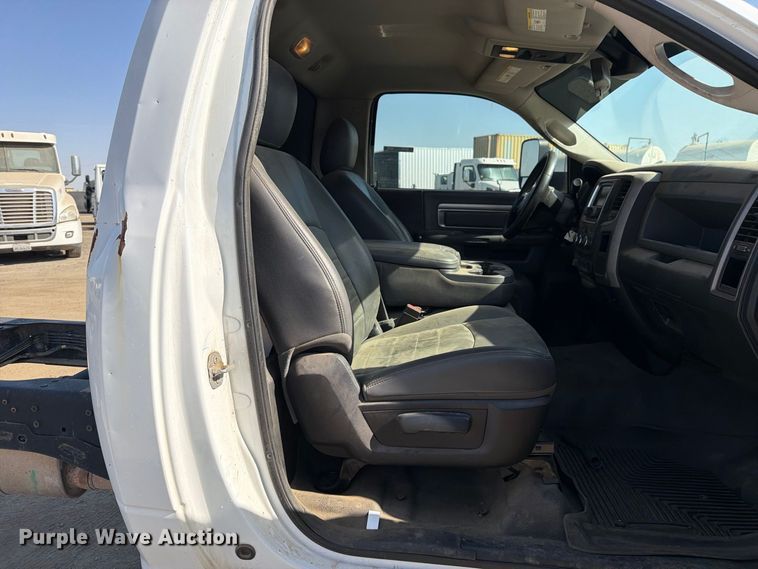 image for item EP3060 2014 RAM 5500 truck cab and chassis