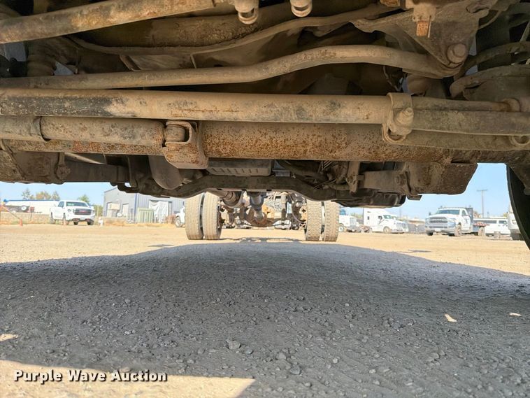 image for item EP3060 2014 RAM 5500 truck cab and chassis