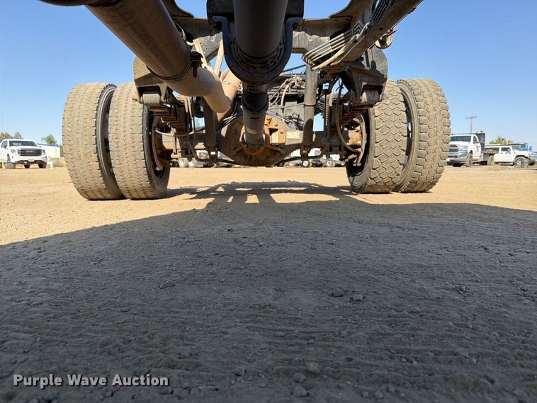 image for item EP3060 2014 RAM 5500 truck cab and chassis