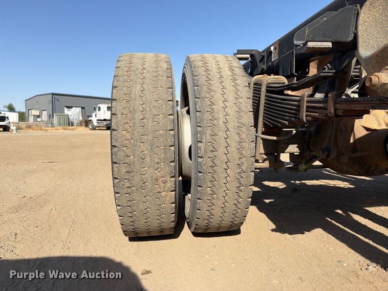 image for item EP3060 2014 RAM 5500 truck cab and chassis