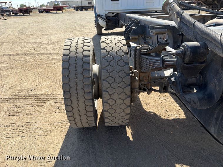 image for item EP3060 2014 RAM 5500 truck cab and chassis
