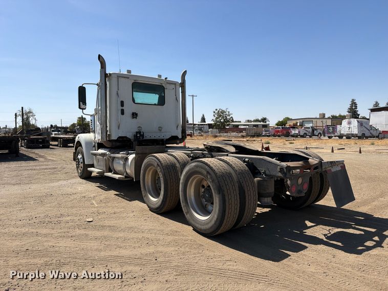 image for item EP3061 2013 Freightliner Coronado semi truck