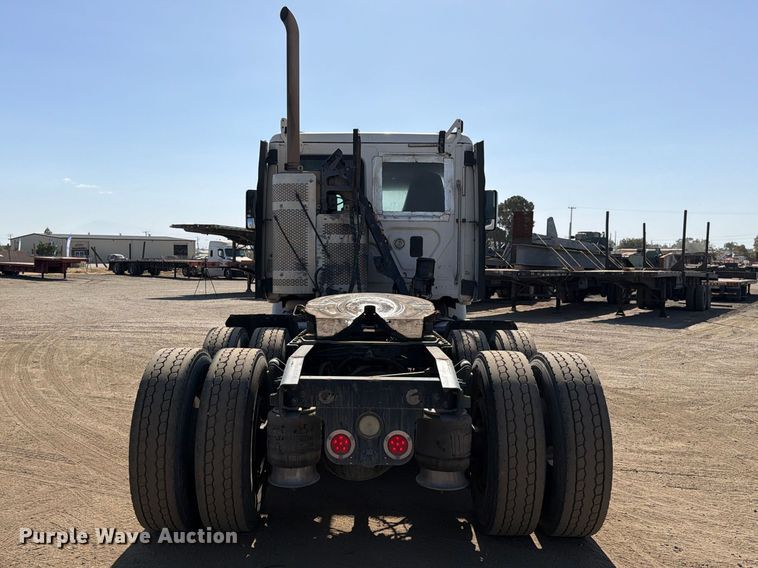 image for item EP3065 2013 Freightliner Cascadia semi truck