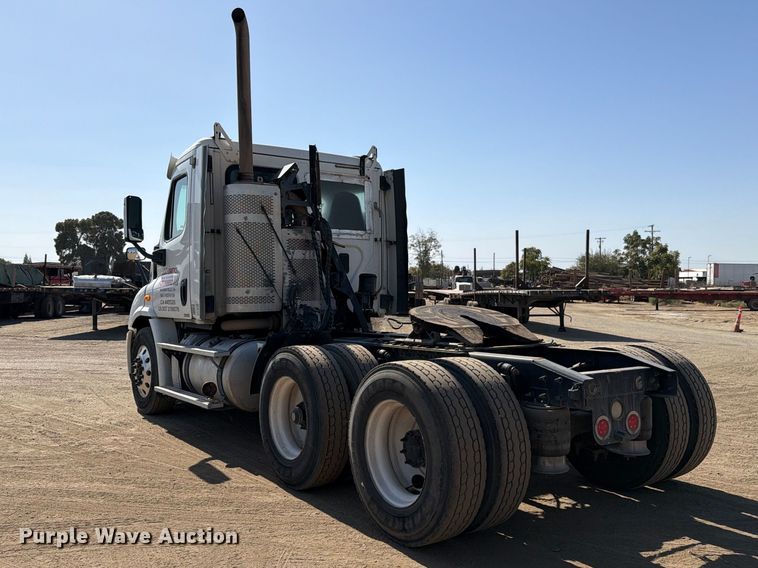 image for item EP3065 2013 Freightliner Cascadia semi truck