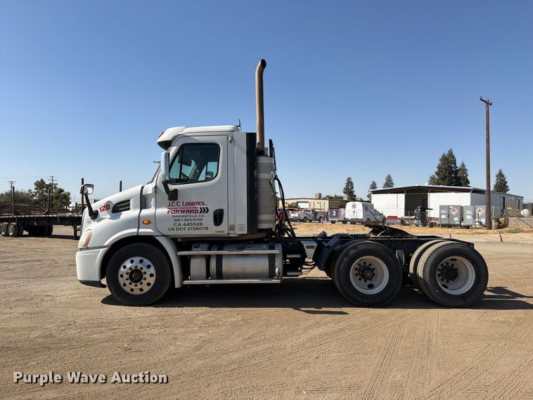 image for item EP3065 2013 Freightliner Cascadia semi truck