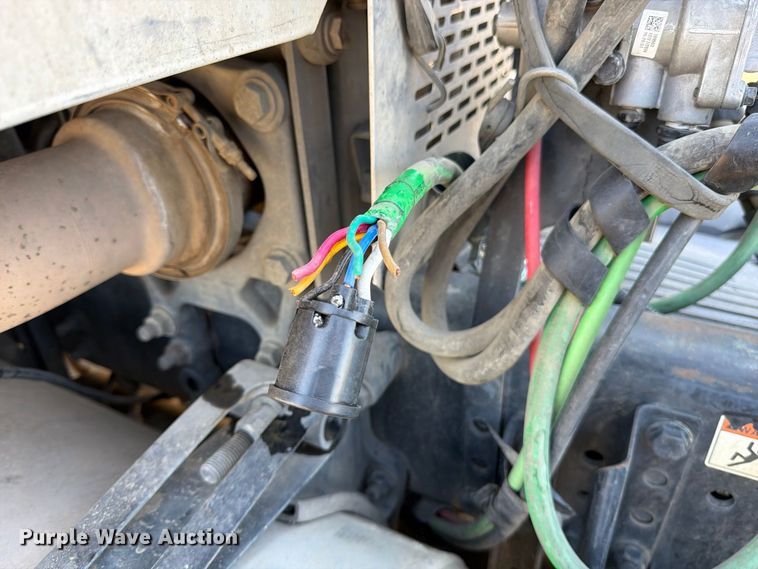 image for item EP3065 2013 Freightliner Cascadia semi truck