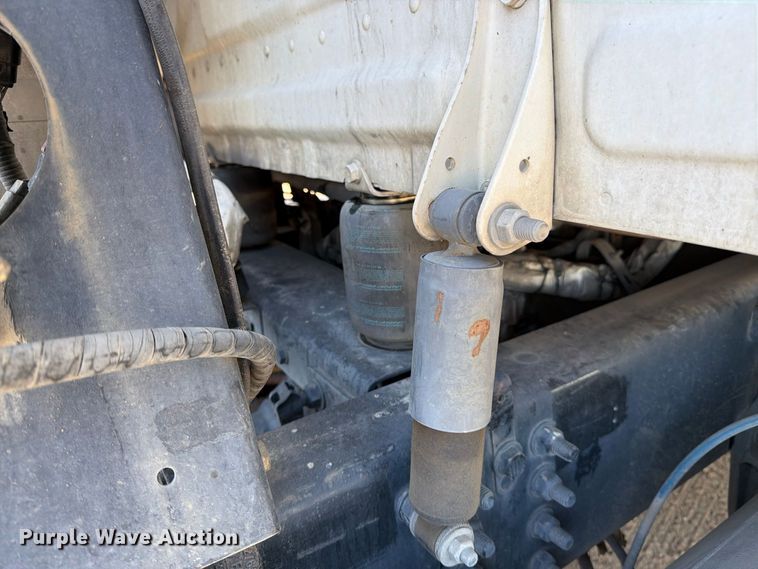 image for item EP3065 2013 Freightliner Cascadia semi truck