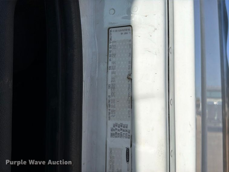 image for item EP3065 2013 Freightliner Cascadia semi truck
