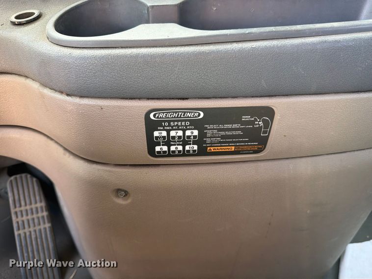 image for item EP3065 2013 Freightliner Cascadia semi truck