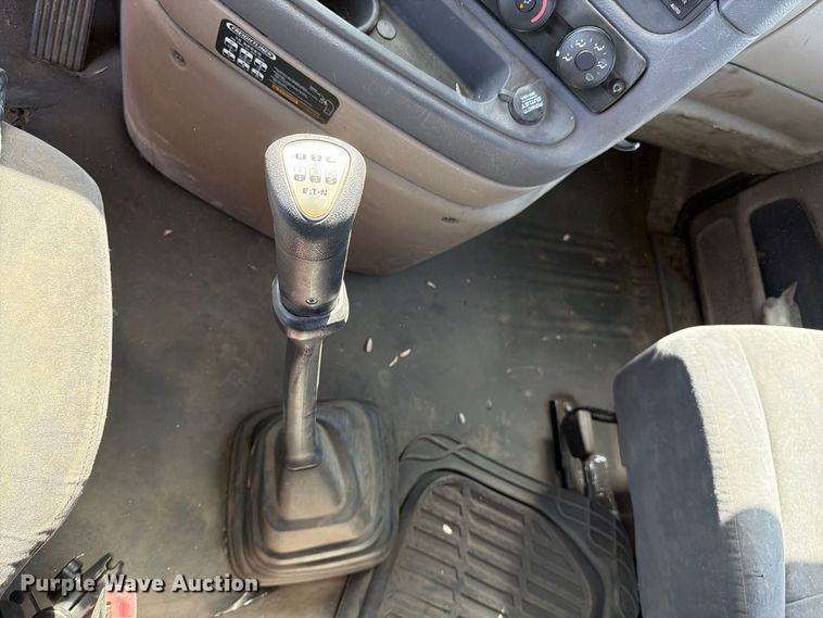 image for item EP3065 2013 Freightliner Cascadia semi truck