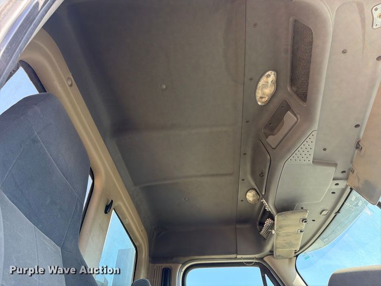 image for item EP3065 2013 Freightliner Cascadia semi truck