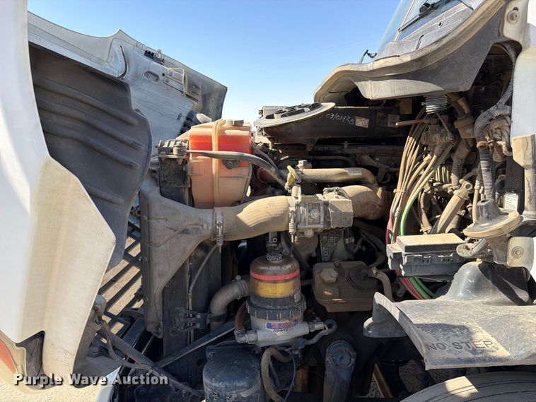 image for item EP3065 2013 Freightliner Cascadia semi truck