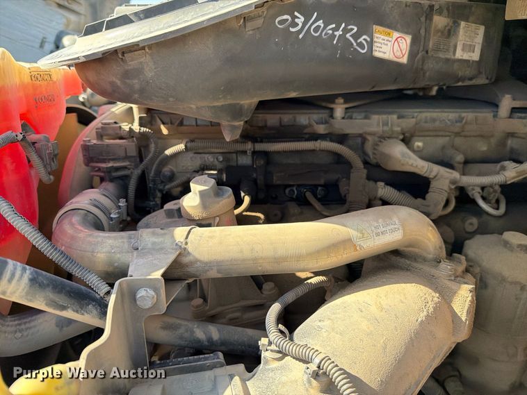 image for item EP3065 2013 Freightliner Cascadia semi truck