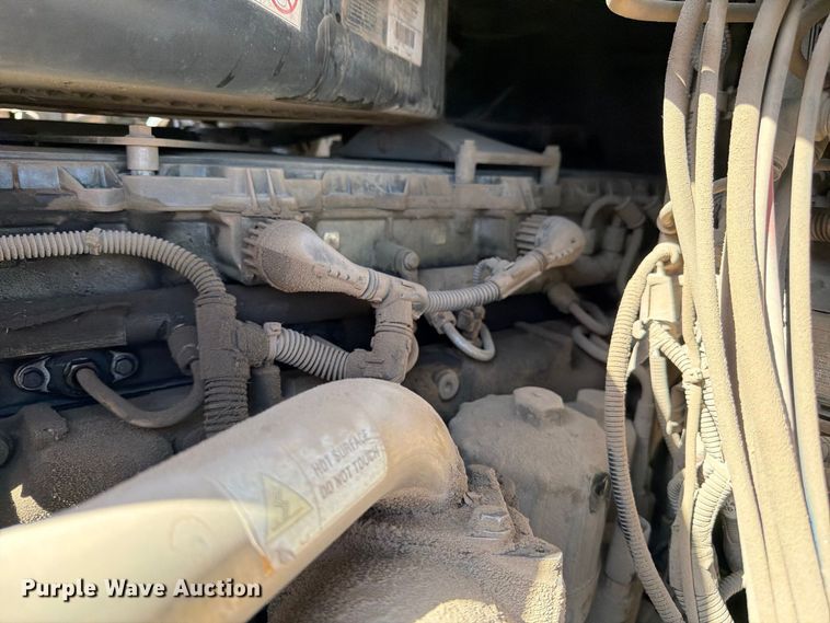 image for item EP3065 2013 Freightliner Cascadia semi truck