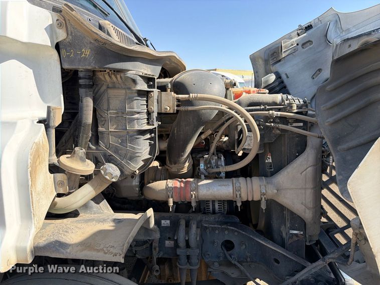 image for item EP3065 2013 Freightliner Cascadia semi truck