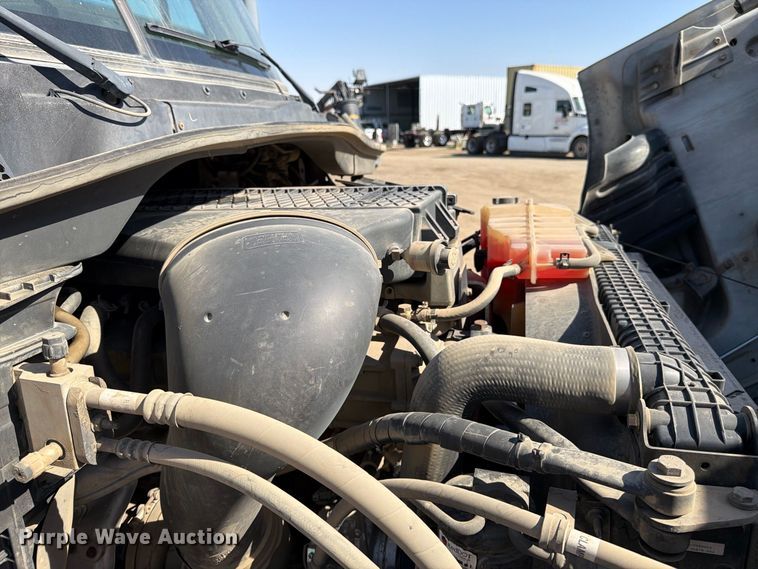 image for item EP3065 2013 Freightliner Cascadia semi truck