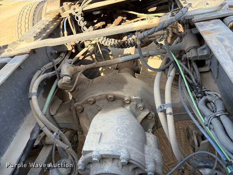 image for item EP3065 2013 Freightliner Cascadia semi truck