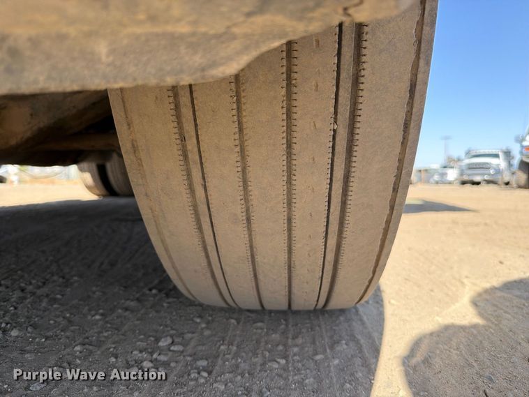 image for item EP3065 2013 Freightliner Cascadia semi truck