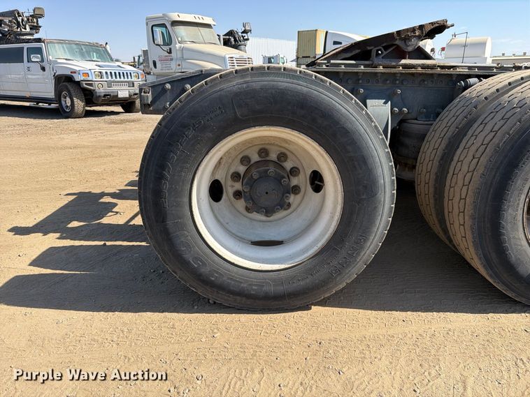 image for item EP3065 2013 Freightliner Cascadia semi truck