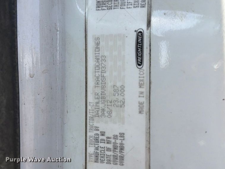 image for item EP3065 2013 Freightliner Cascadia semi truck