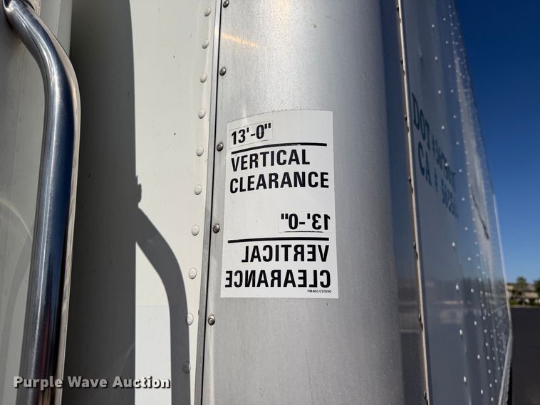 image for item EP3067 2011 Freightliner Business Class M2 box truck