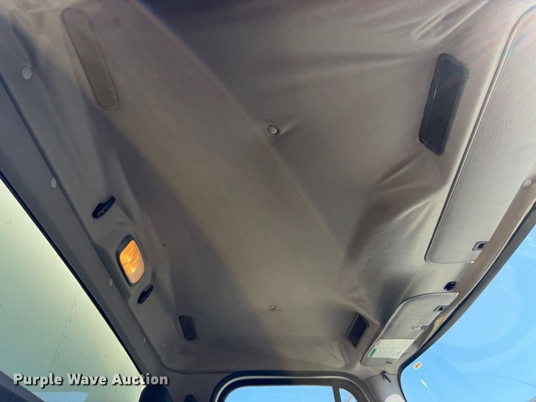 image for item EP3067 2011 Freightliner Business Class M2 box truck