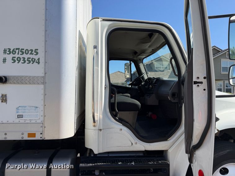 image for item EP3067 2011 Freightliner Business Class M2 box truck