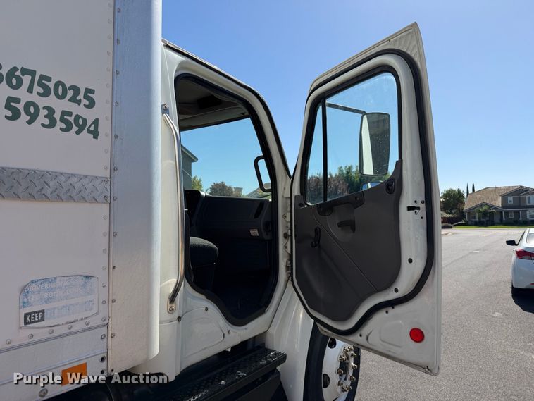 image for item EP3067 2011 Freightliner Business Class M2 box truck