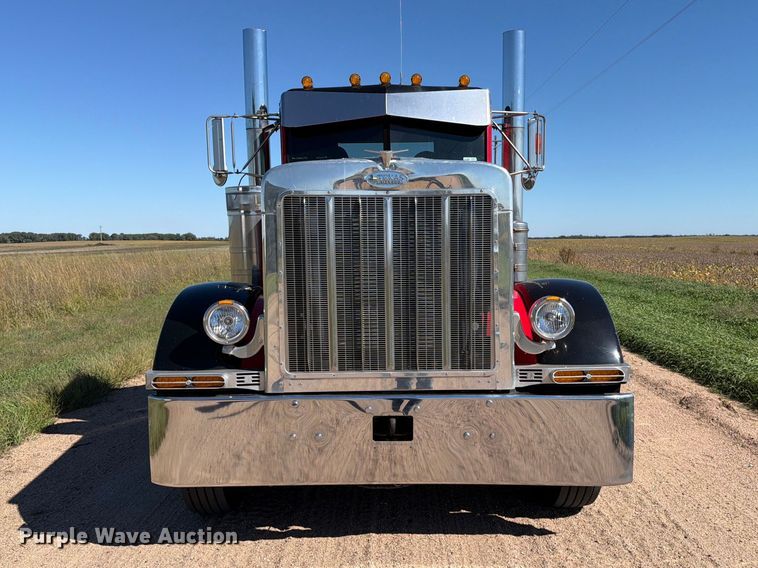 image for item EP7917 1989 Peterbilt 379 semi truck