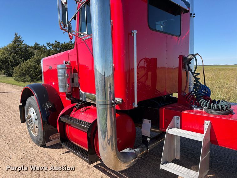 image for item EP7917 1989 Peterbilt 379 semi truck