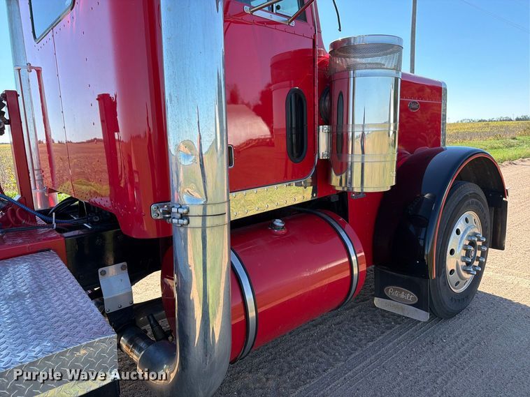 image for item EP7917 1989 Peterbilt 379 semi truck