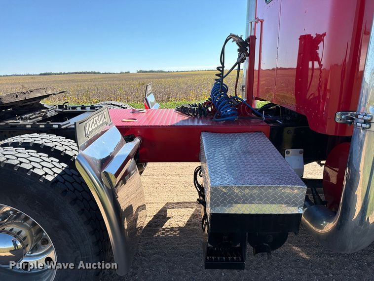 image for item EP7917 1989 Peterbilt 379 semi truck