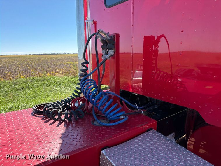 image for item EP7917 1989 Peterbilt 379 semi truck