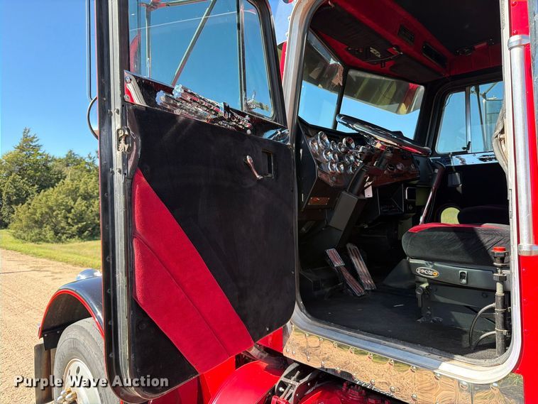image for item EP7917 1989 Peterbilt 379 semi truck